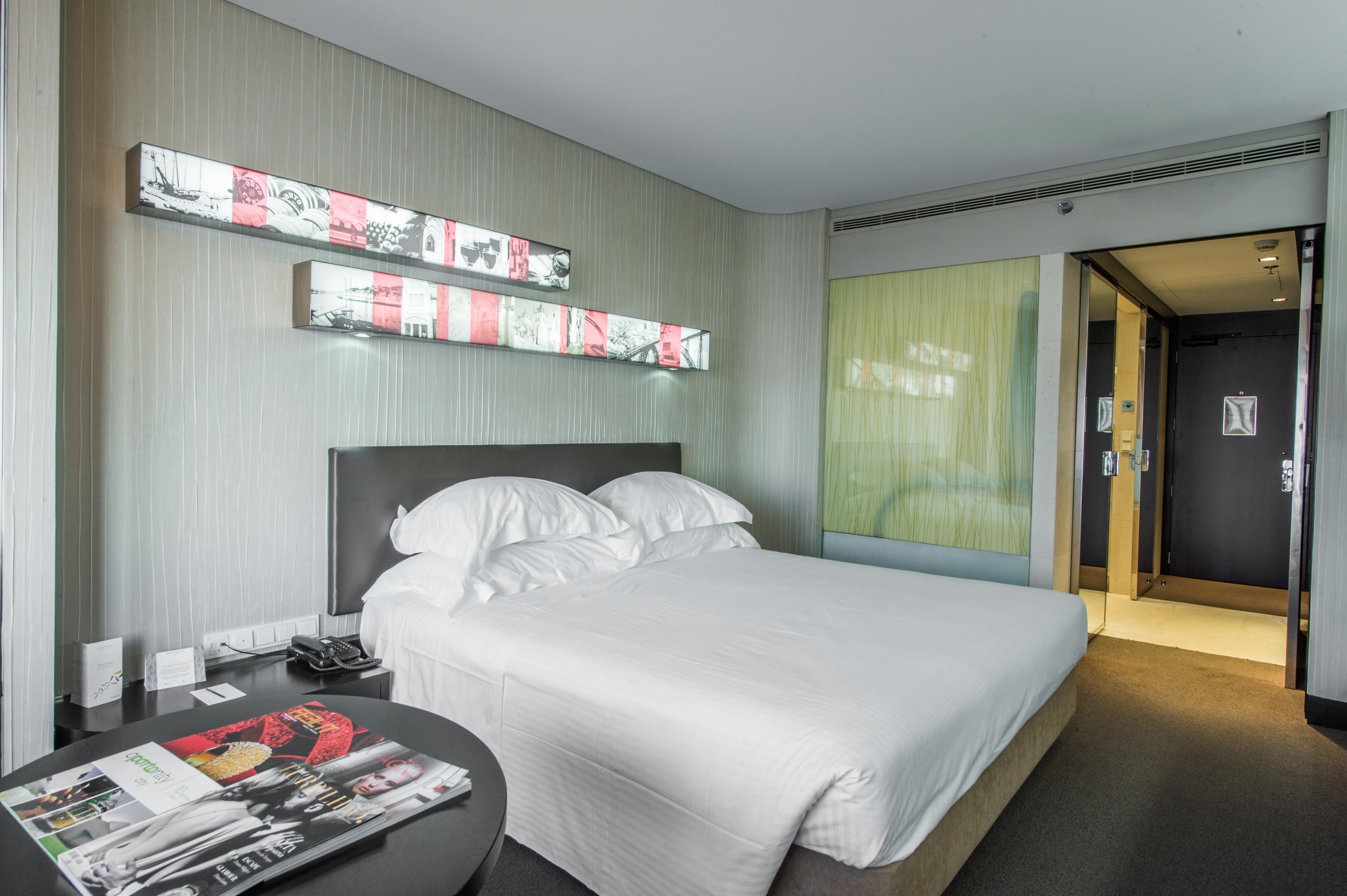 Porto Palacio Hotel By The Editory Екстериор снимка A room at the hotel