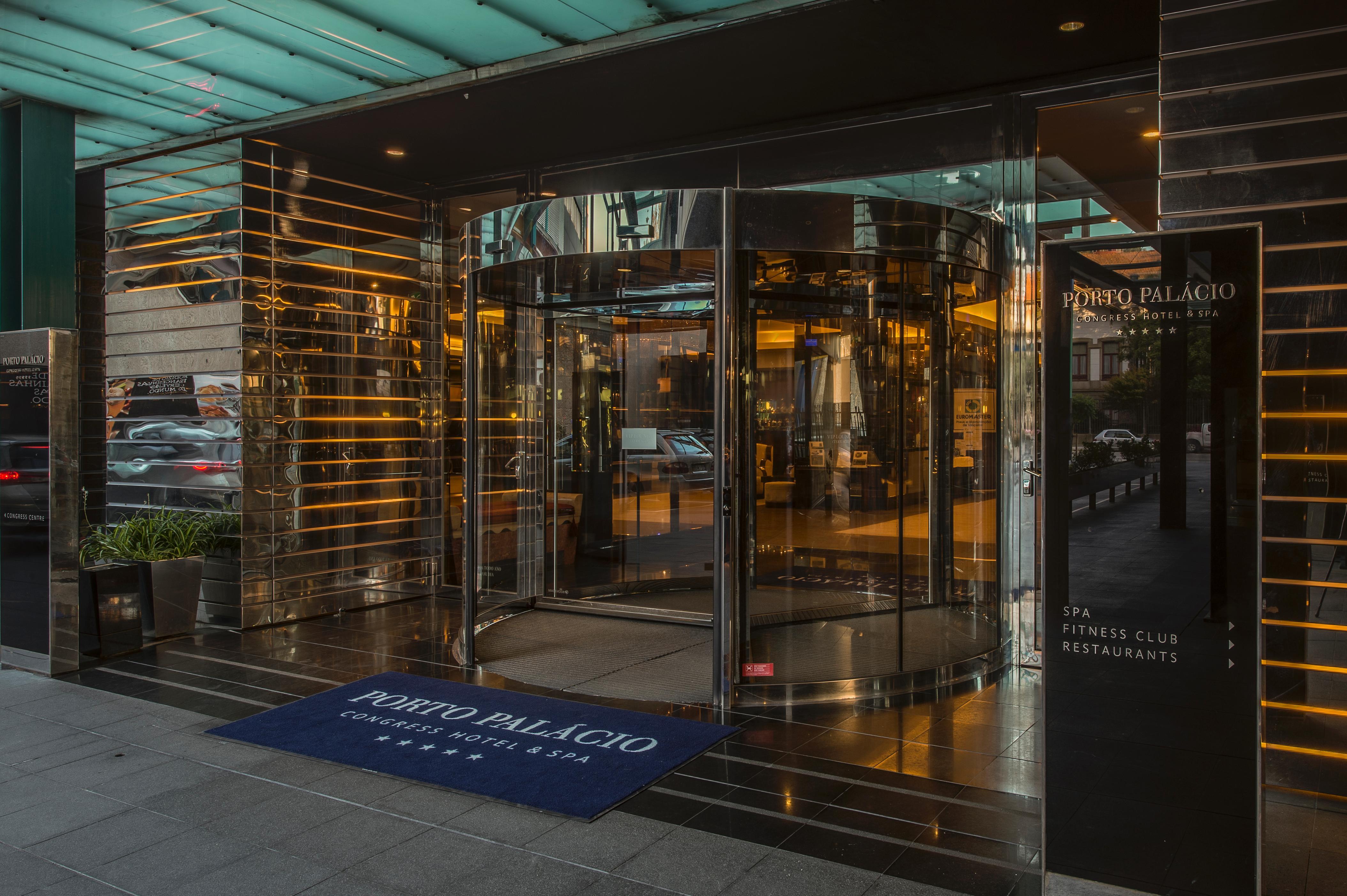 Porto Palacio Hotel By The Editory Екстериор снимка Entrance of the hotel